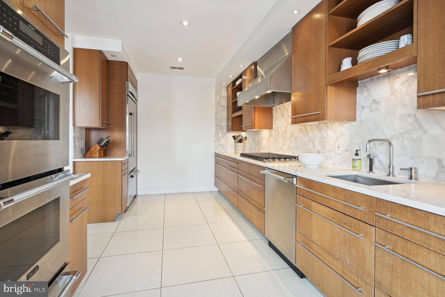 2230 California Street Northwest, Unit 6CE Washington, DC 20008 - Photo 12 of 49 THERMADOR AND VIKING APPLIANCES