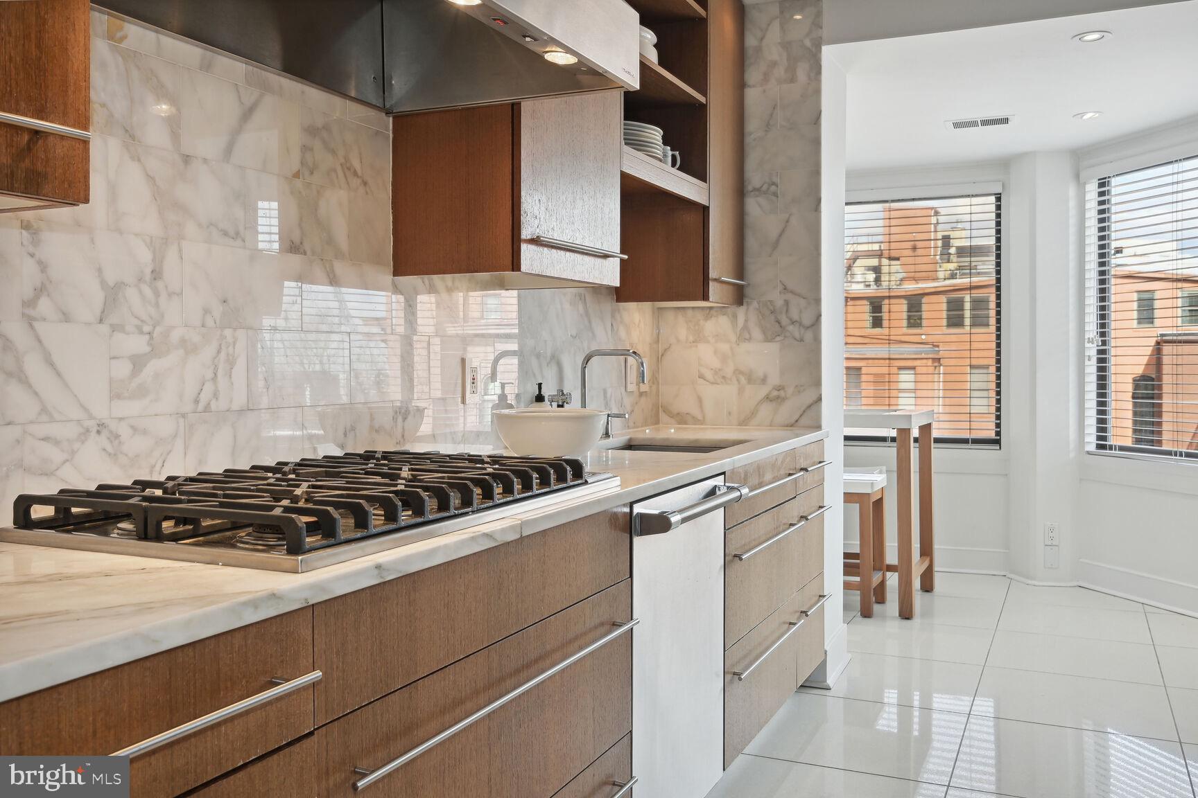 2230 California Street Northwest, Unit 6CE Washington, DC 20008 - Photo 14 of 49 6 BURNER GAS COOKING!