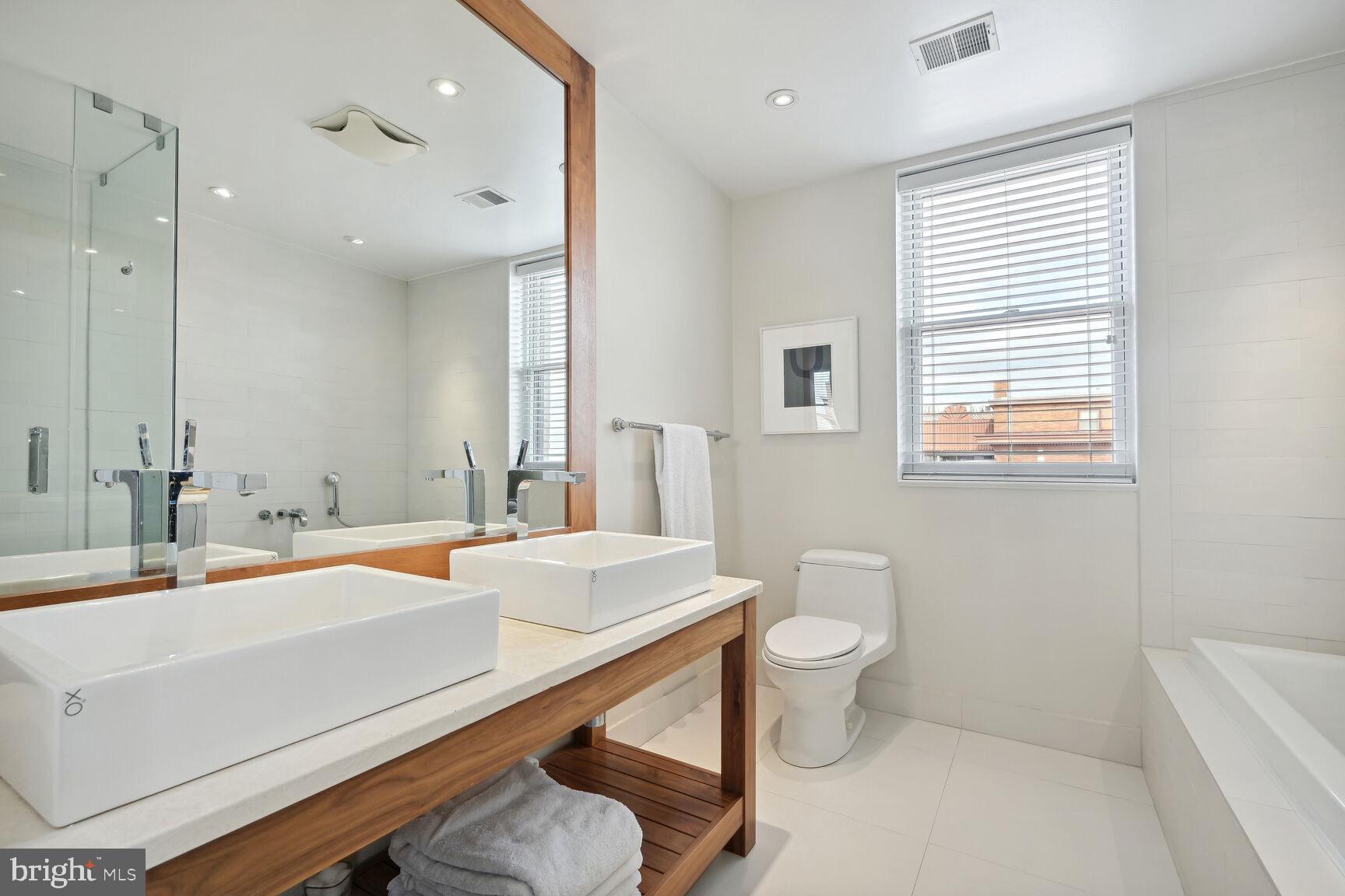 2230 California Street Northwest, Unit 6CE Washington, DC 20008 - Photo 22 of 49 PRIMARY SPA BATH DOUBLE SINK WATER WORK FIXTURES