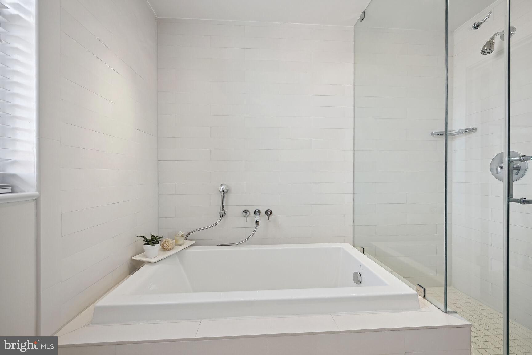 2230 California Street Northwest, Unit 6CE Washington, DC 20008 - Photo 23 of 49 LARGE SOAKING TUB AND WALK-IN SHOWER