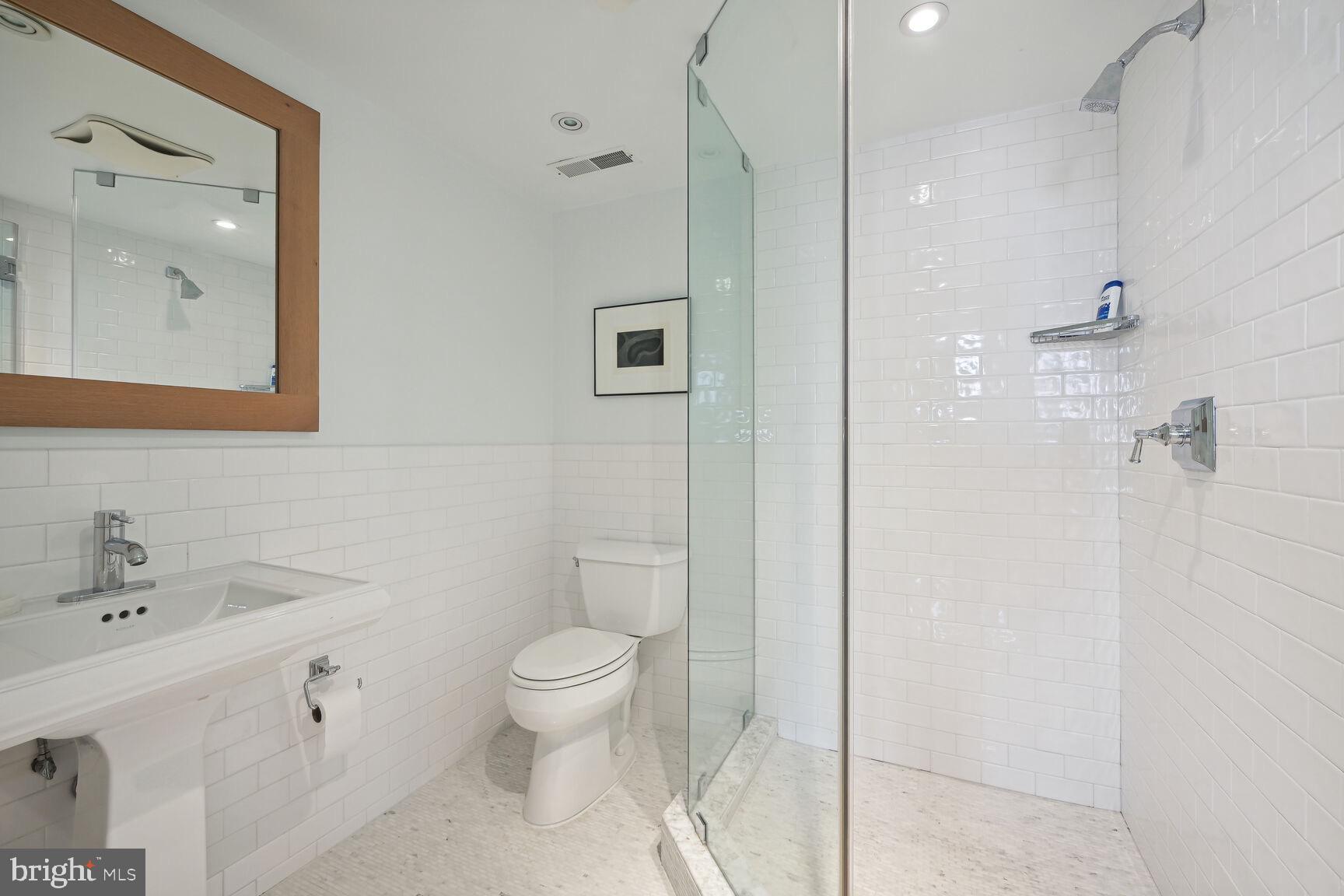 2230 California Street Northwest, Unit 6CE Washington, DC 20008 - Photo 27 of 49 SECOND BATH WATER WORKS FIXTURES