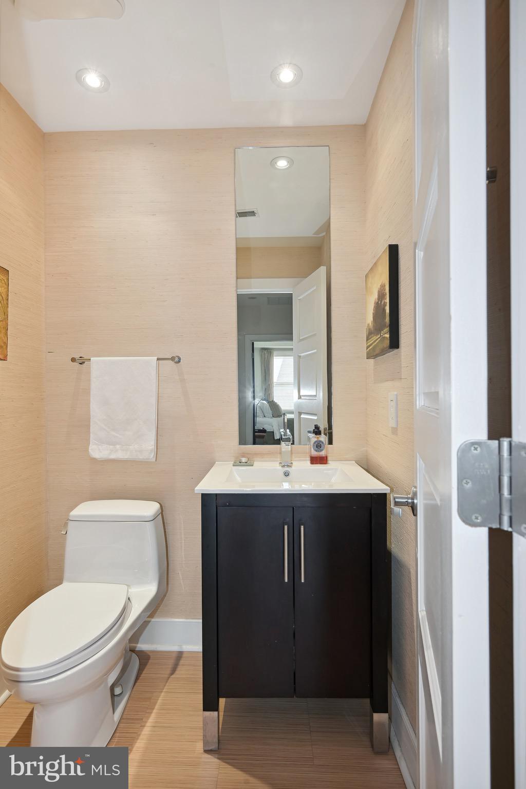 2230 California Street Northwest, Unit 6CE Washington, DC 20008 - Photo 30 of 49 CONVENIENT HALF BATH