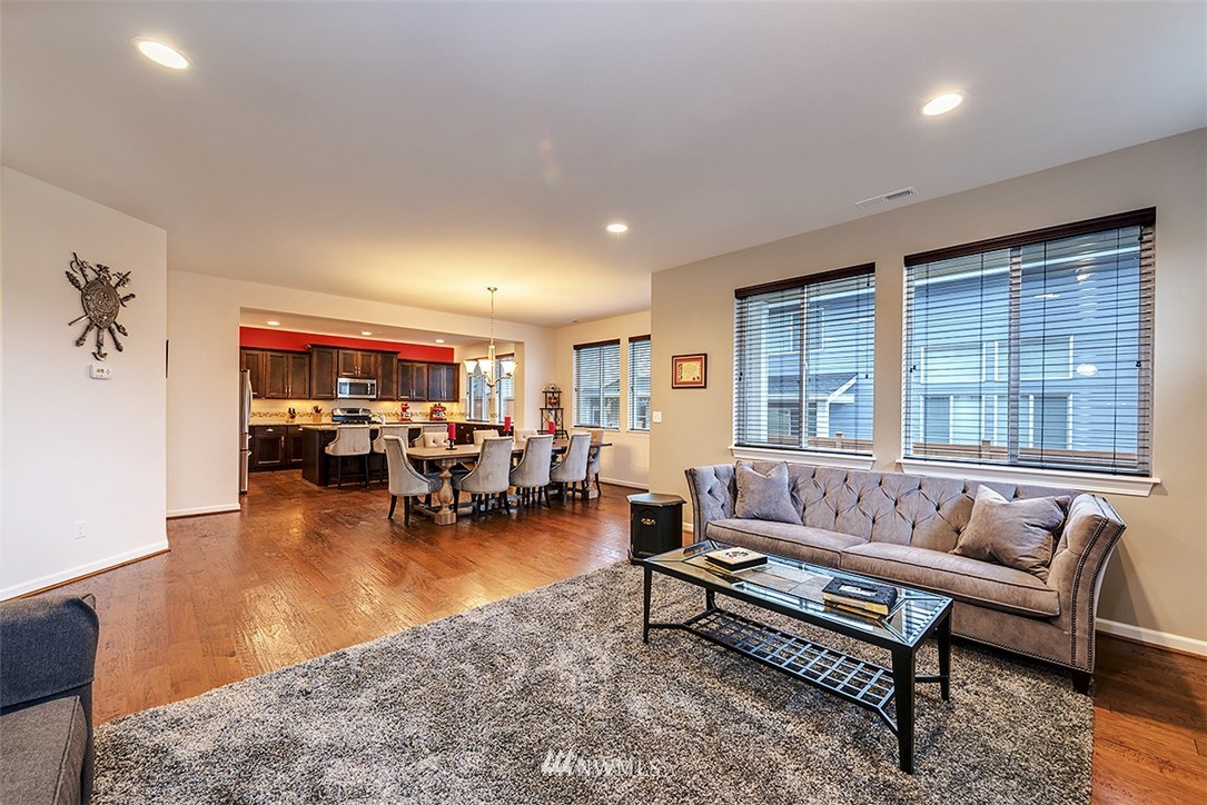 19607 35th Drive Southeast Bothell, WA 98012 - Photo 4 of 19 Gallery Image 4