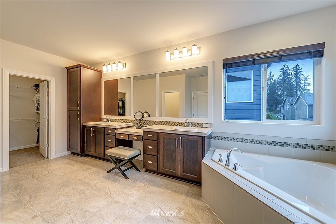 19607 35th Drive Southeast Bothell, WA 98012 - Photo 9 of 19 Gallery Image 9