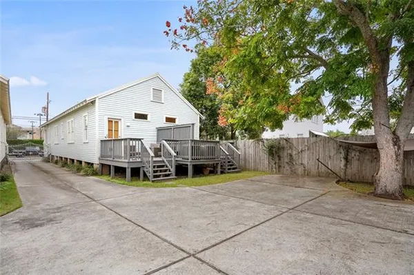 $2,400 | 5364 Laurel Street, New Orleans, LA 70115