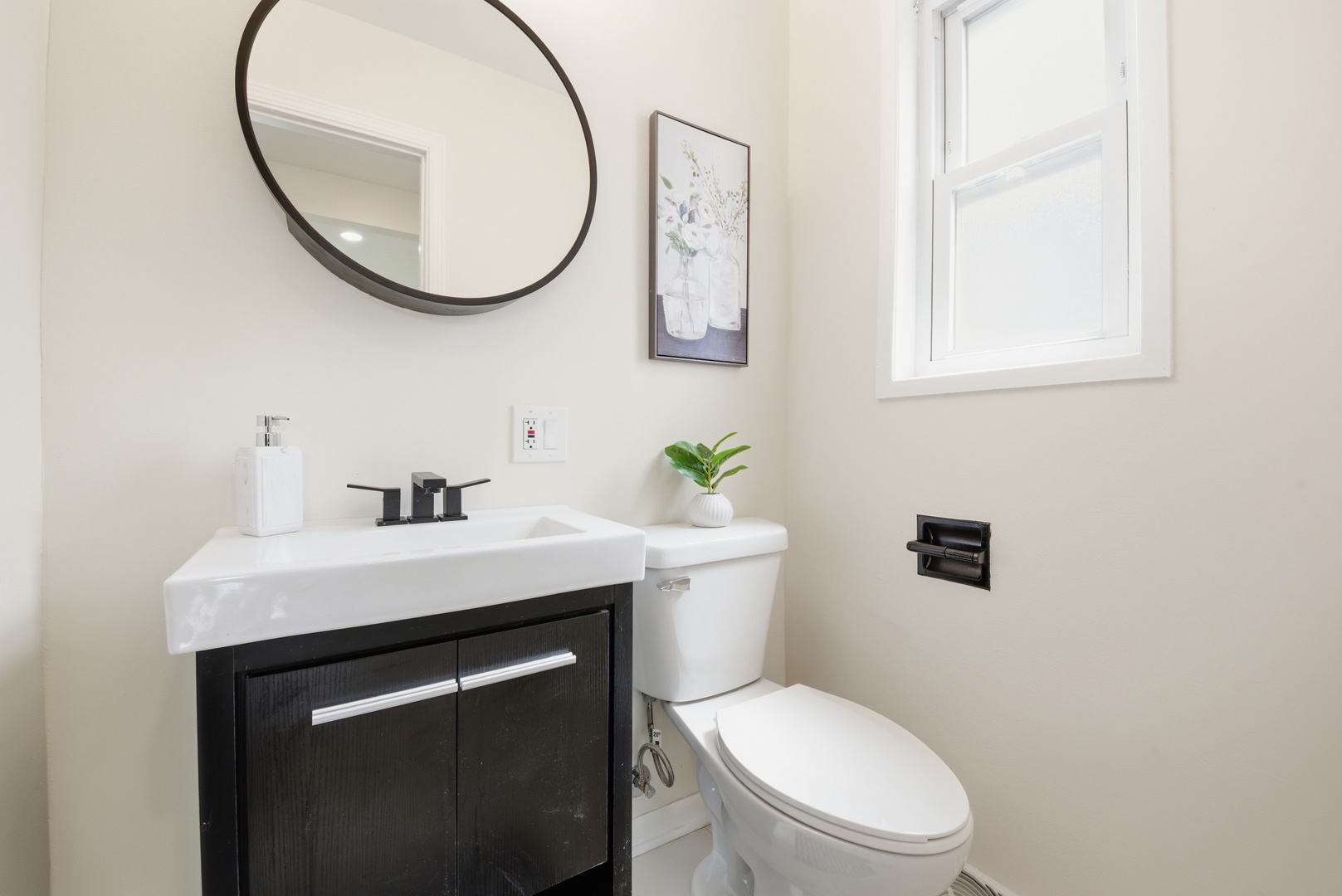 11603 South Loomis Street Chicago, IL 60643 - Photo 11 of 26 a bathroom with a toilet a sink a mirror and bathtub