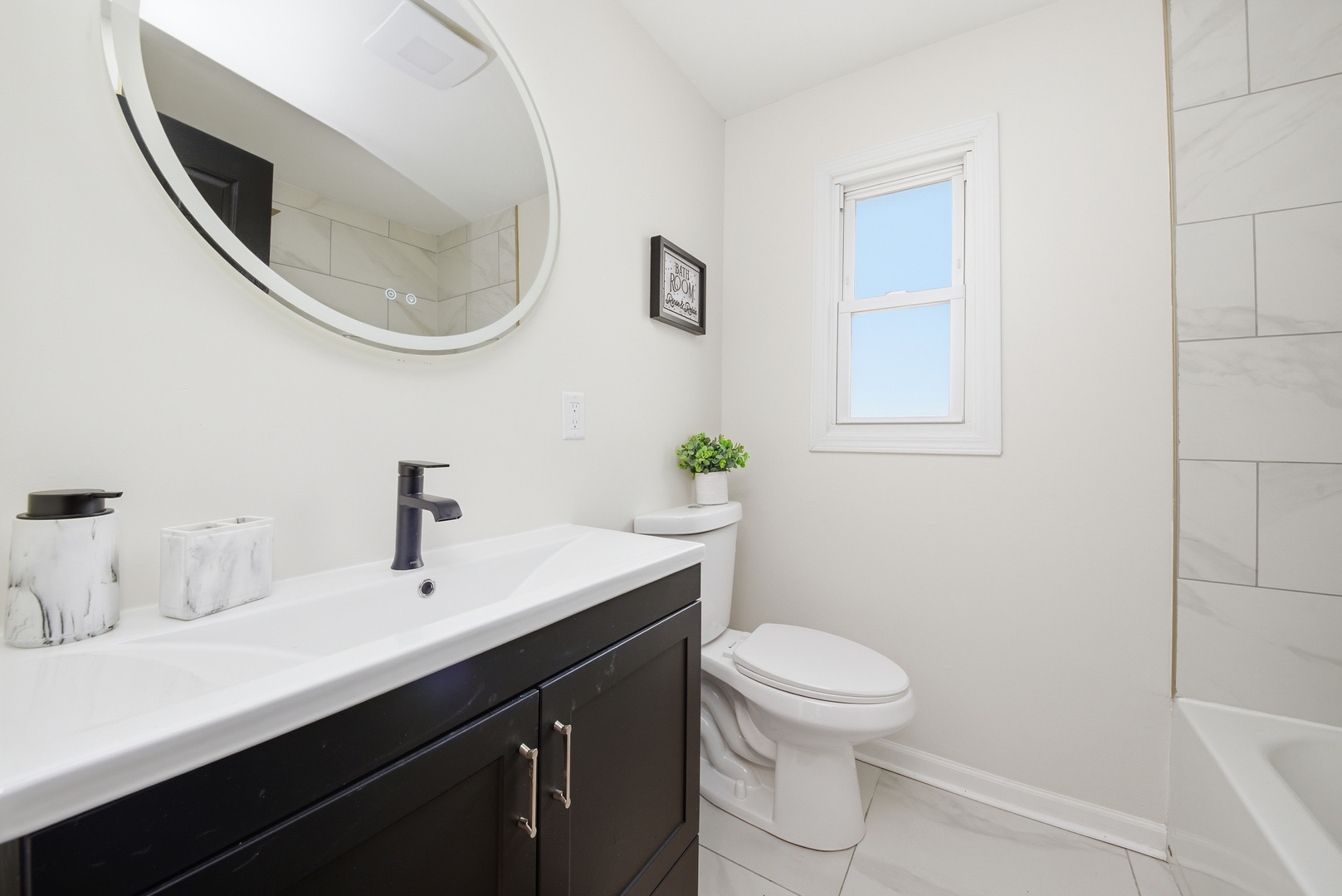 11603 South Loomis Street Chicago, IL 60643 - Photo 16 of 26 a bathroom with a sink a toilet and a mirror