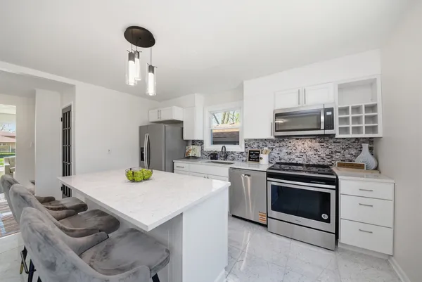 $300,000 | 11603 South Loomis Street, Chicago, IL 60643