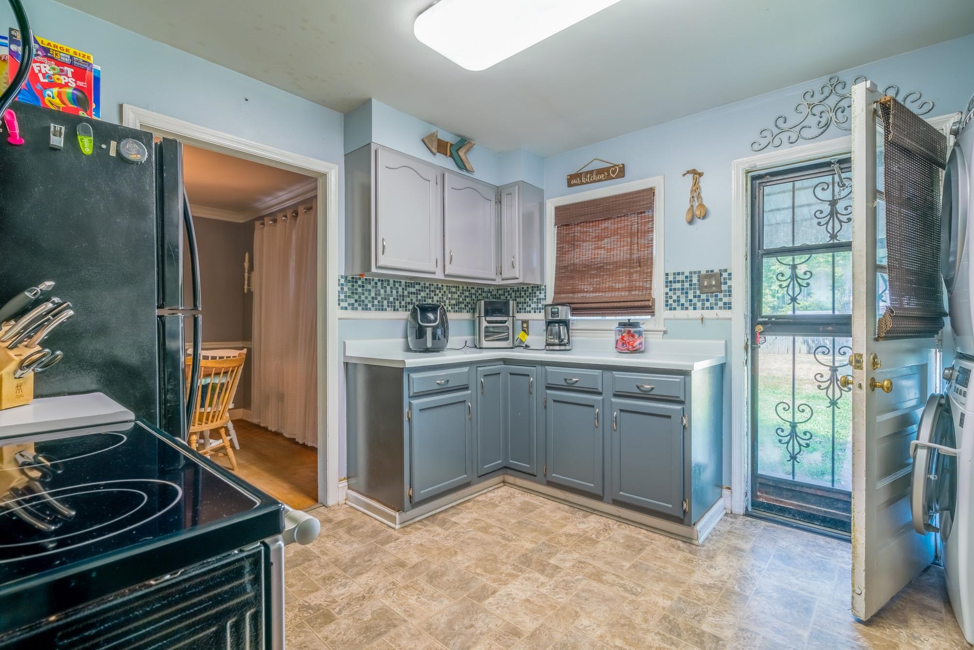 1632 South Perkins Road Memphis, TN 38117 - Photo 14 of 25 a kitchen with a stove refrigerator and sink
