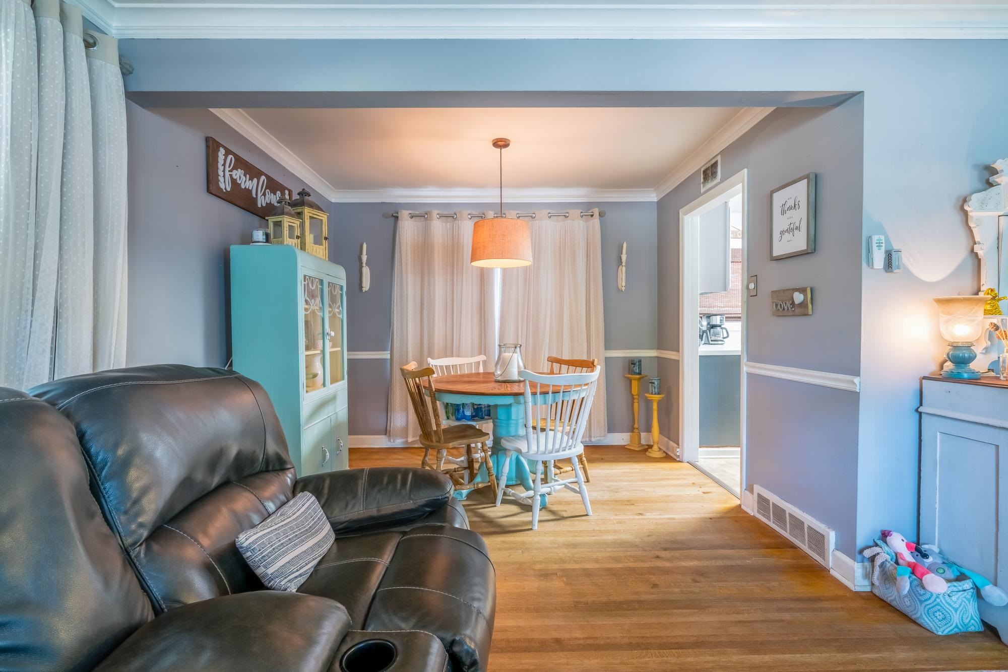1632 South Perkins Road Memphis, TN 38117 - Photo 5 of 25 a living room with furniture and wooden floor