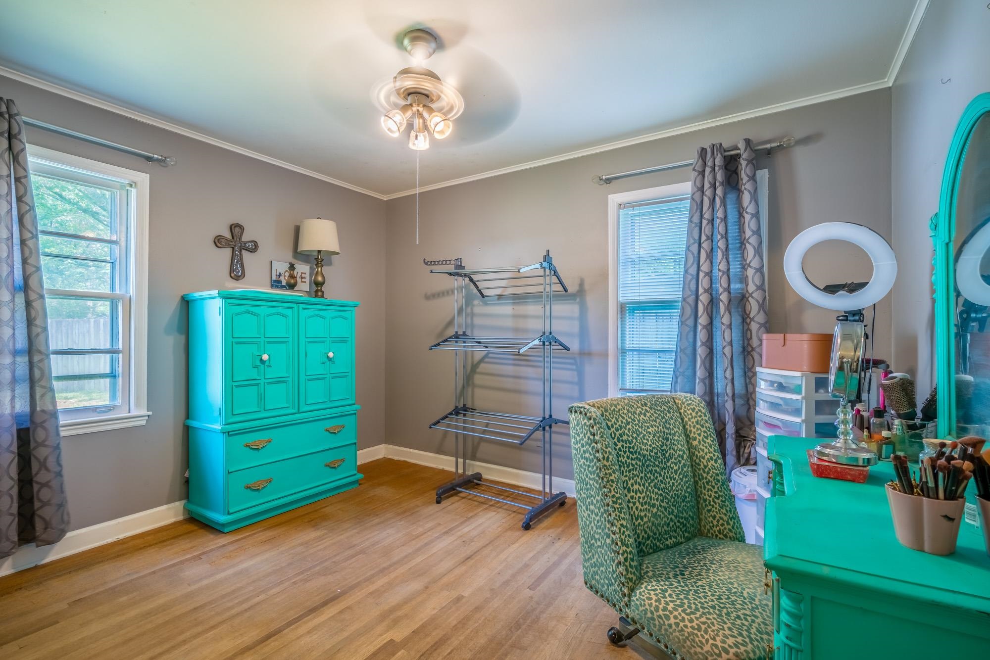 1632 South Perkins Road Memphis, TN 38117 - Photo 6 of 25 a living room with furniture and a window