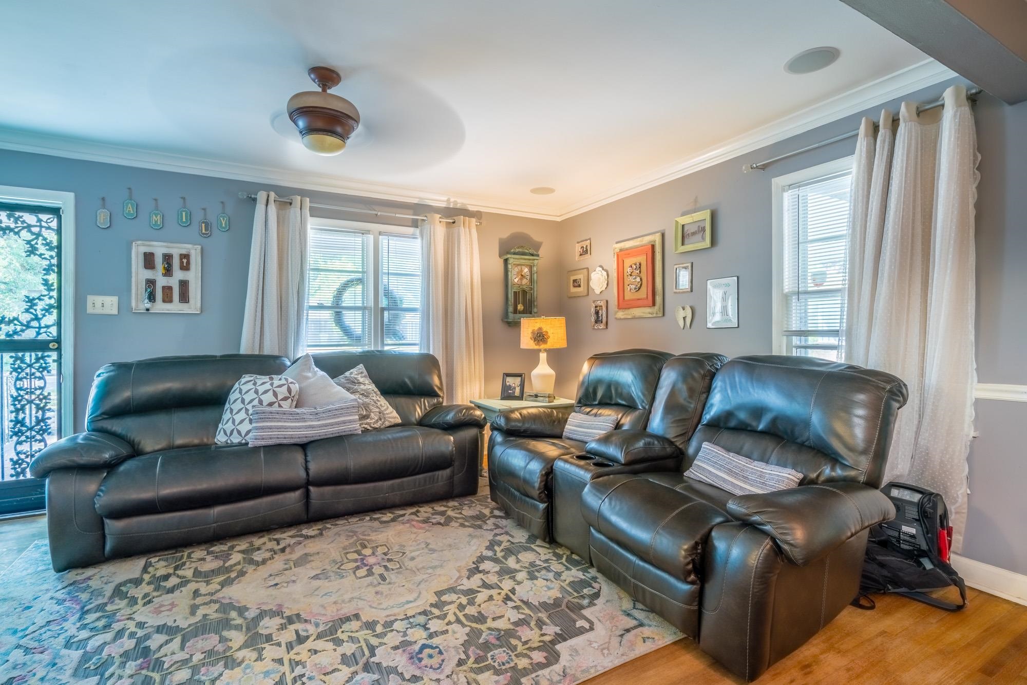 1632 South Perkins Road Memphis, TN 38117 - Photo 8 of 25 a living room with furniture and a window