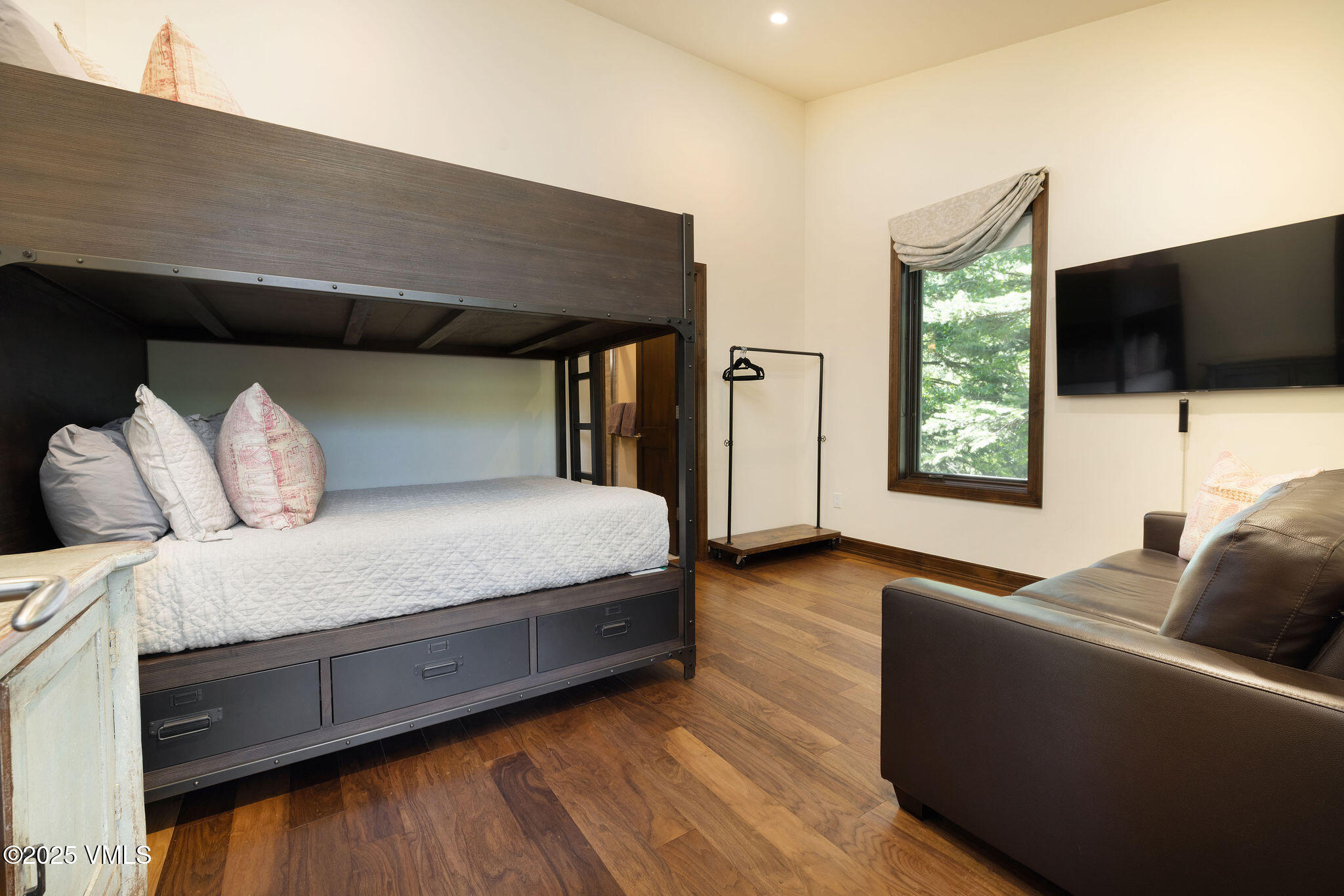 3013 Booth Creek Drive Vail, CO 81657 - Photo 15 of 43 2506_3013_booth_creek_interior_bunk