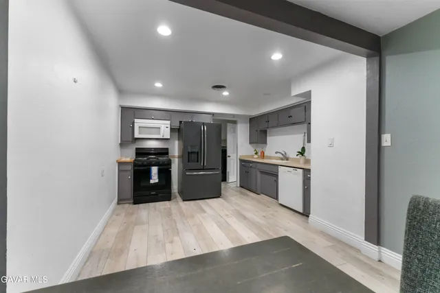 $439,900 | 44410 Loneoak Avenue, Lancaster, CA 93534