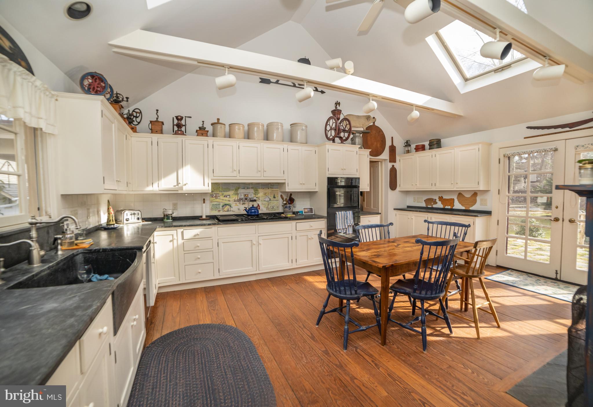 1090 Old Ford Road Huntingdon Valley, PA 19006 - Photo 6 of 68