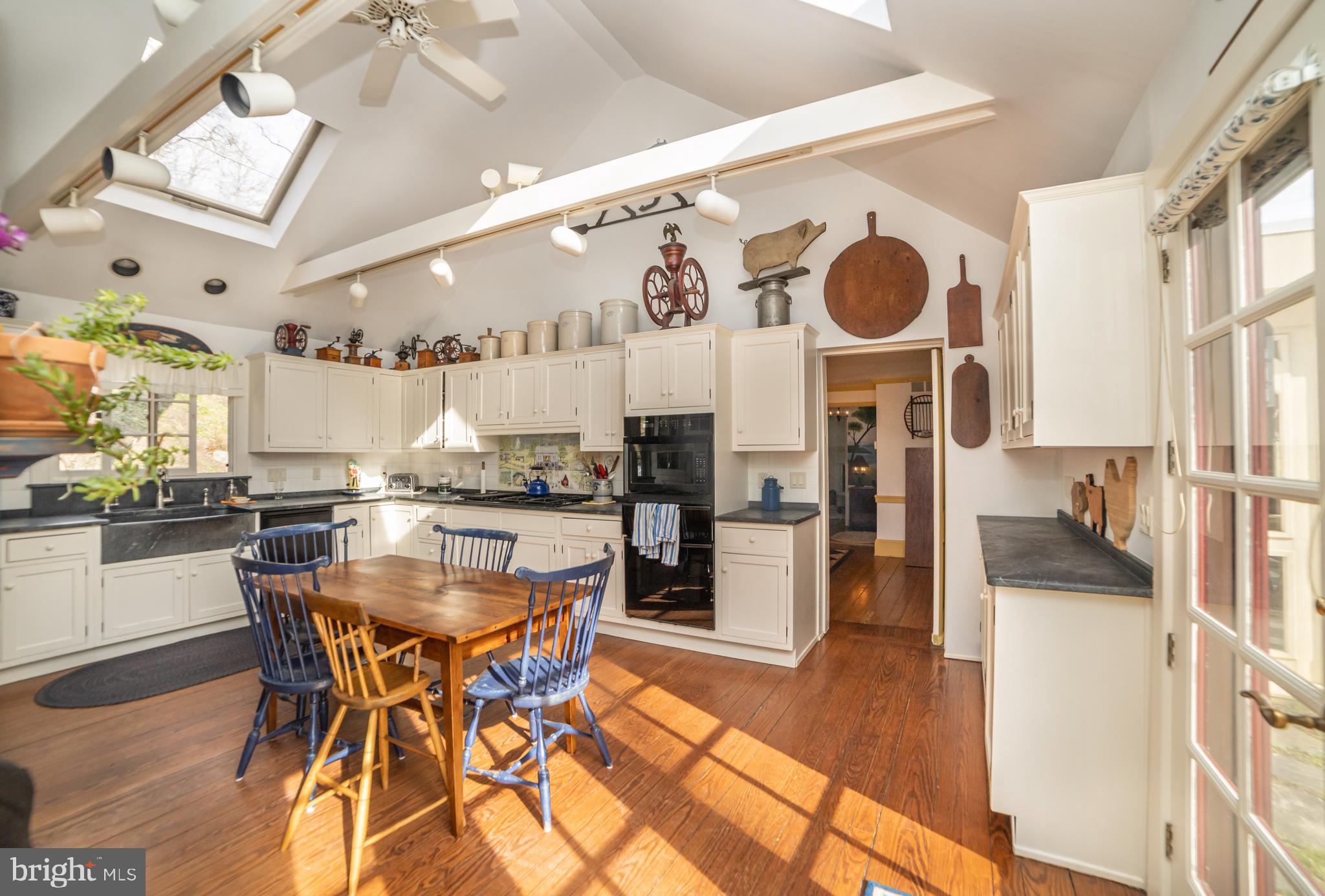 1090 Old Ford Road Huntingdon Valley, PA 19006 - Photo 8 of 68