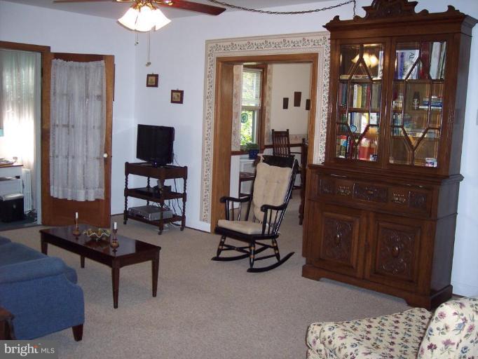 613 Stamford Road Baltimore, MD 21229 - Photo 2 of 12 Living Room