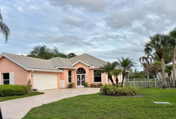 $559,000 | 5018 Southeast Heartleaf Terrace, Hobe Sound, FL 33455