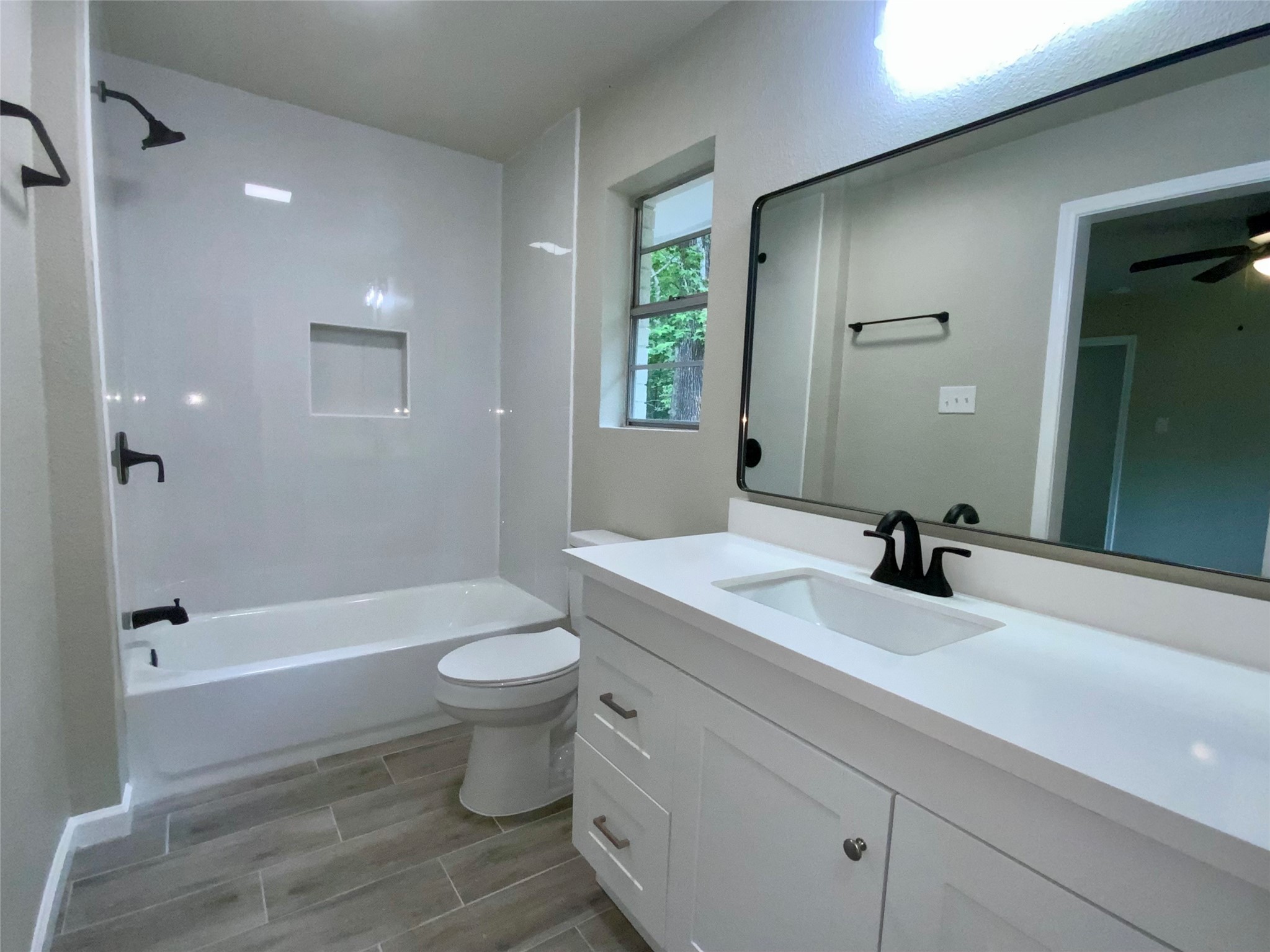 296 Kings Row Street Livingston, TX 77351 - Photo 31 of 35 Master Bath Tub/Shower