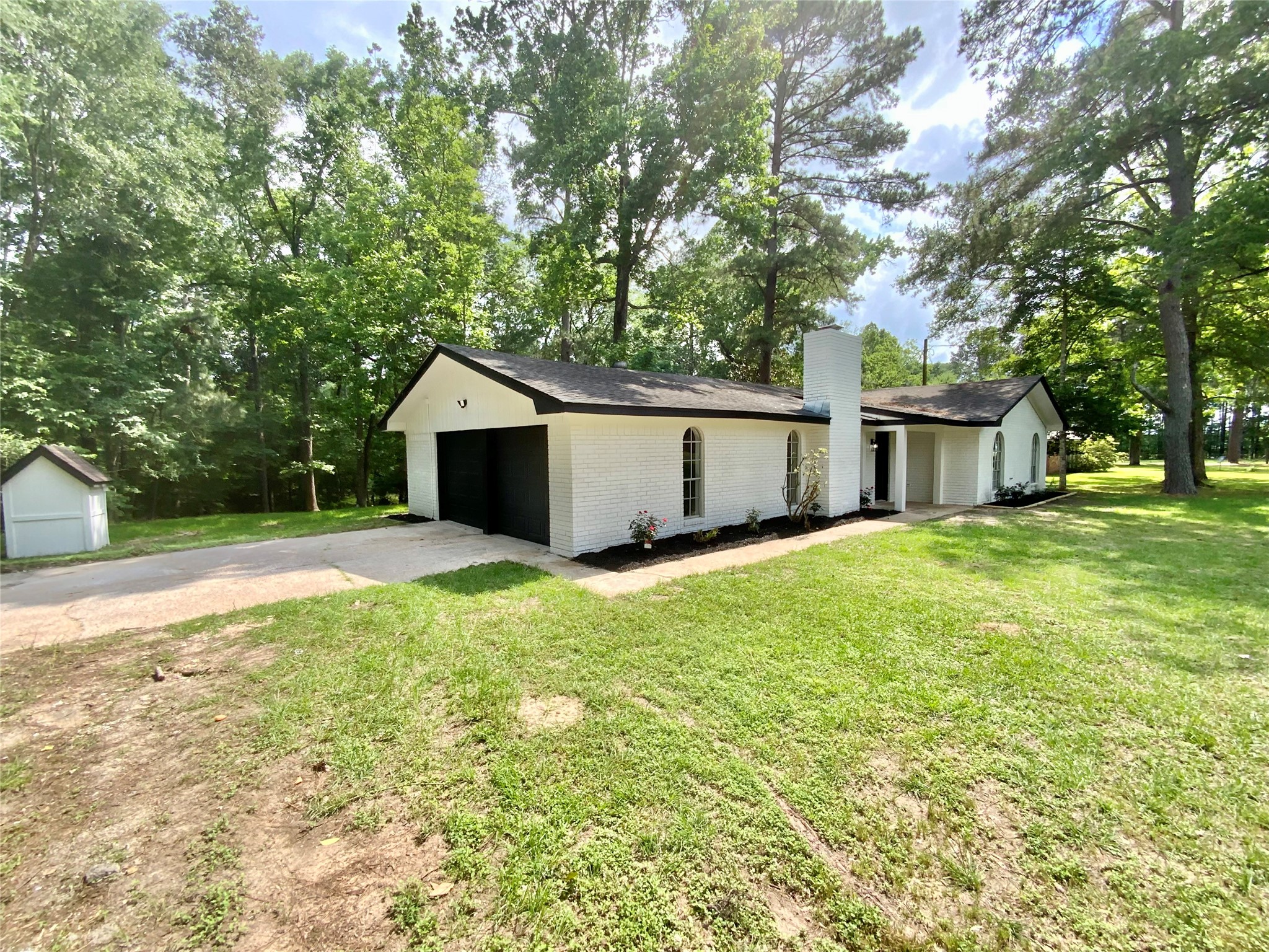 296 Kings Row Street Livingston, TX 77351 - Photo 4 of 35 With 2 Car Oversized Garage