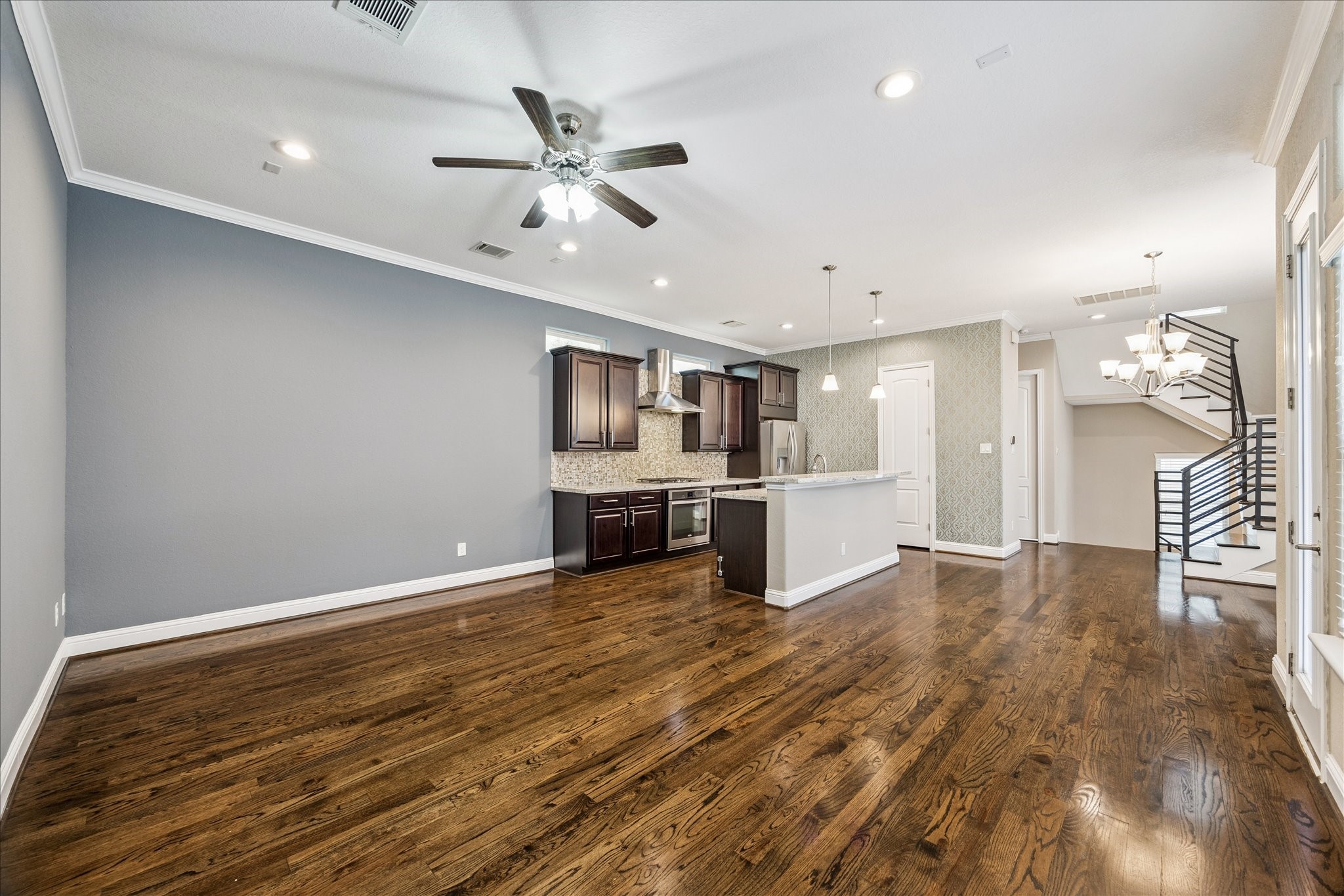 1113 West 18th Street, Unit B Houston, TX 77008 - Photo 21 of 32 a view of an empty room with kitchen and a window