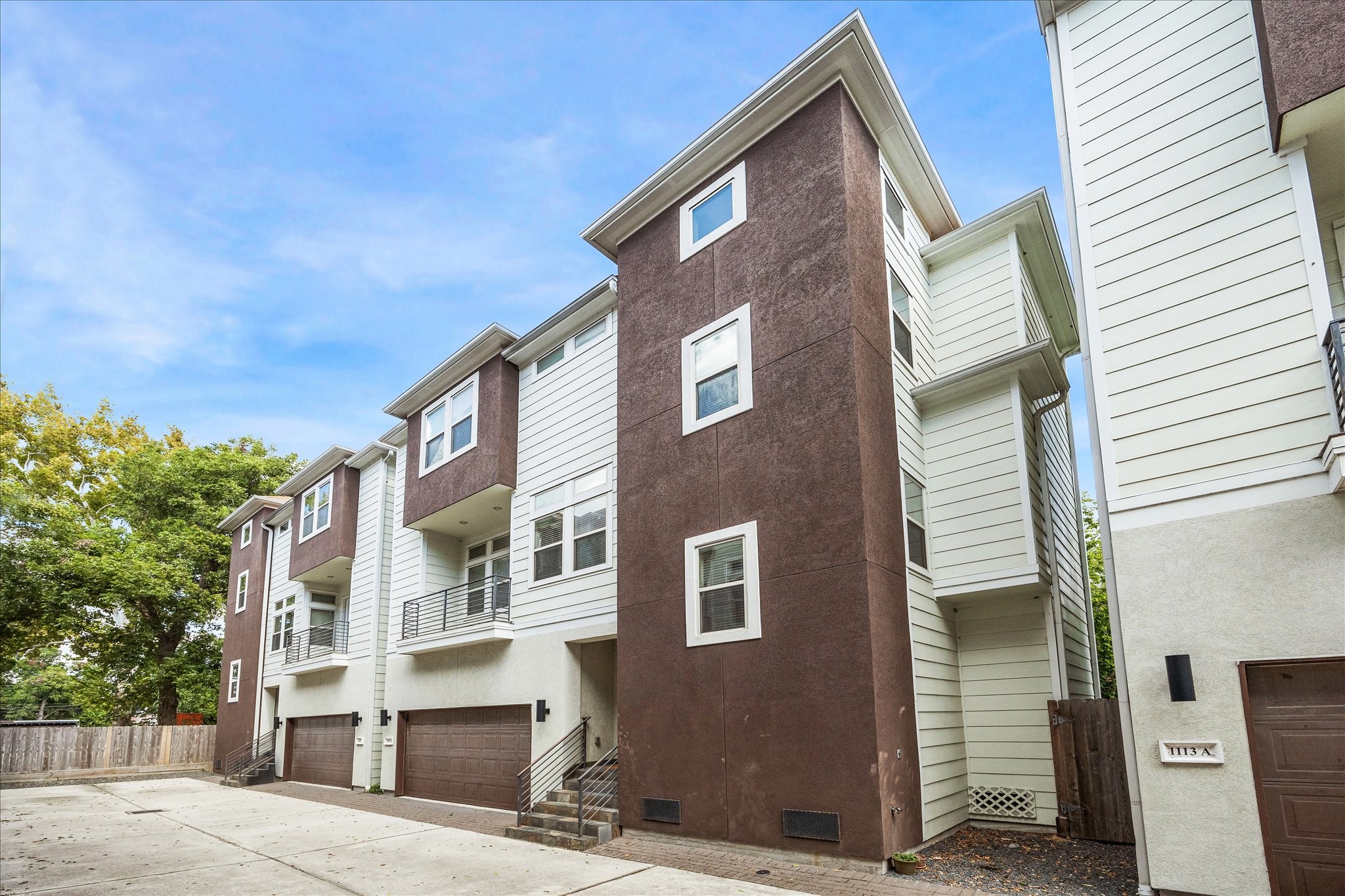 1113 West 18th Street, Unit B Houston, TX 77008 - Photo 32 of 32 a front view of a house