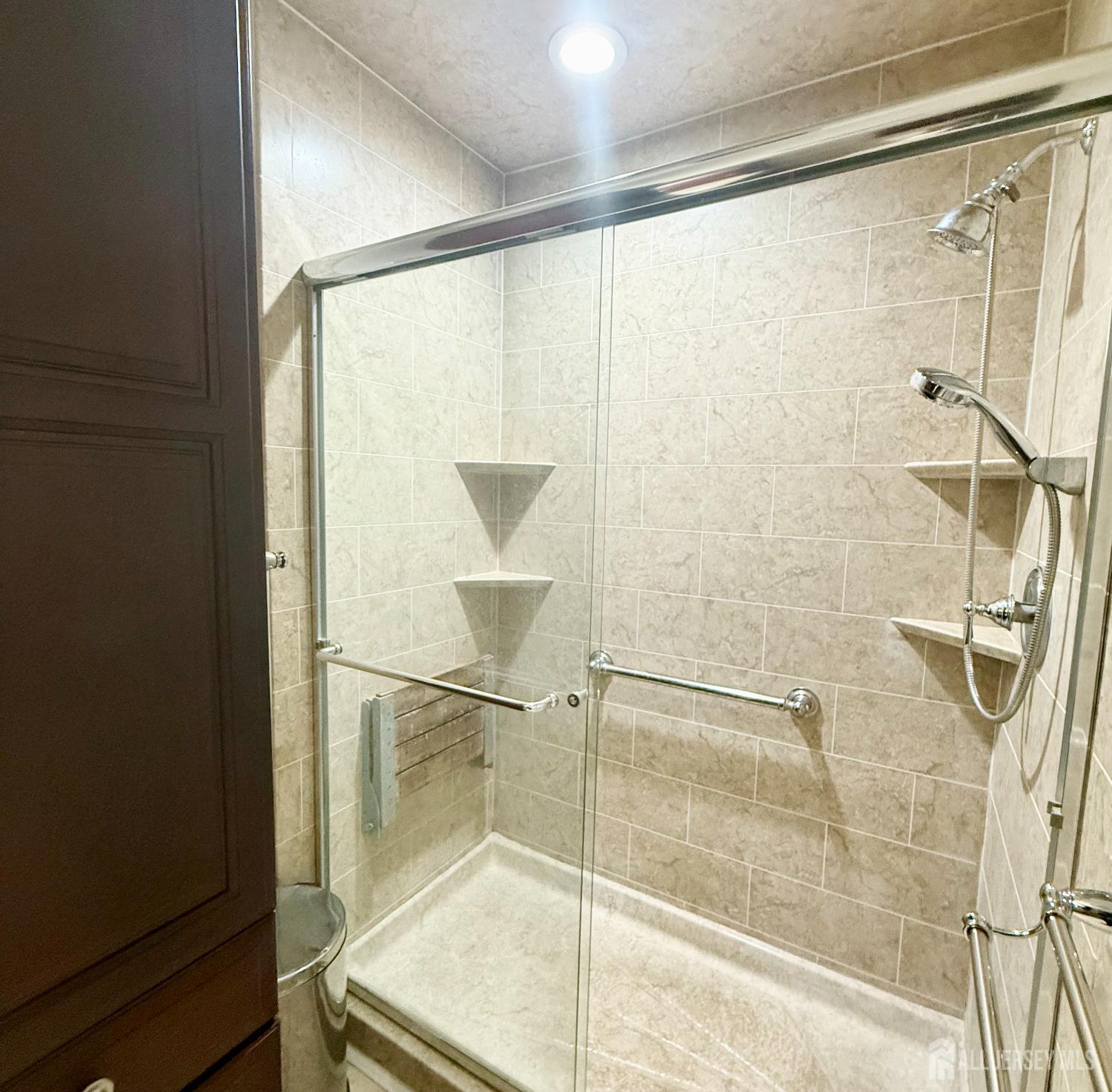 1 Carriage Place Edison, NJ 08820 - Photo 13 of 19