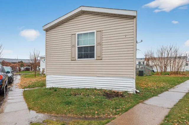 $85,000 | 7433 West Circle Northeast, Fridley, MN 55432