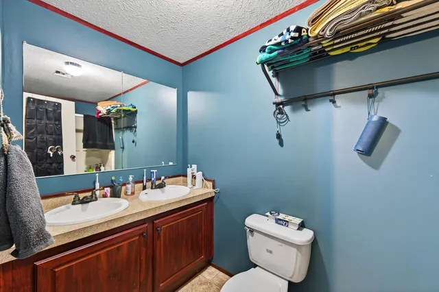 $85,000 | 7433 West Circle Northeast, Fridley, MN 55432