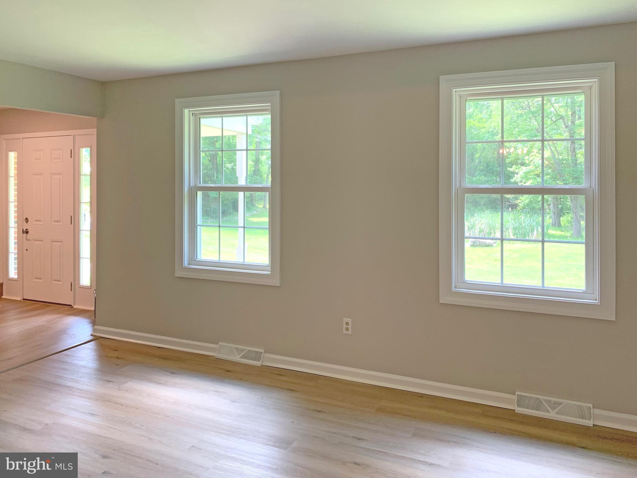117 Midway Road Phoenixville, PA 19460 - Photo 7 of 49 Living Rm/Frnt Entry