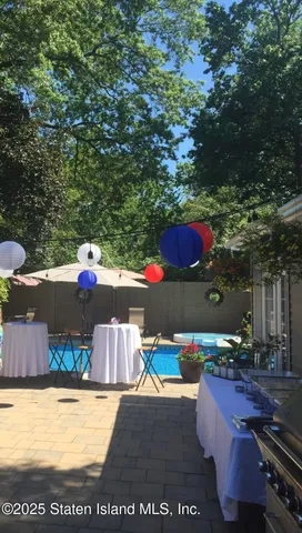 $739,000 | 16 Stevenson Place | Pleasant Plains