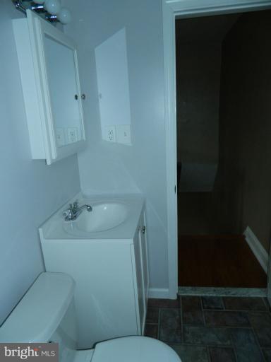 636 Middlesex Road Baltimore, MD 21221 - Photo 16 of 23 1/2 Bath
