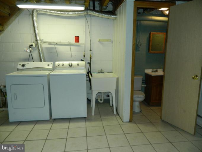 636 Middlesex Road Baltimore, MD 21221 - Photo 18 of 23 Laundry Room