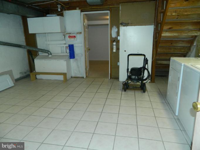 636 Middlesex Road Baltimore, MD 21221 - Photo 21 of 23 Laundry Room