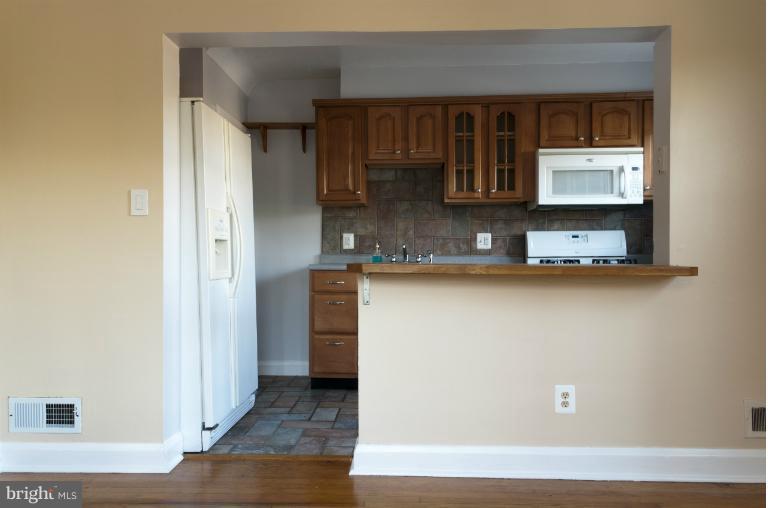 636 Middlesex Road Baltimore, MD 21221 - Photo 10 of 23 Kitchen