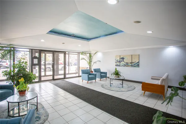 $2,150 | 855 East Broadway, Unit LC, Long Beach, NY 11561