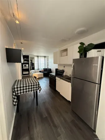 $2,150 | 855 East Broadway, Unit LC, Long Beach, NY 11561