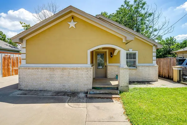 $1,800 | 3732 East 1st Street, Fort Worth, TX 76111