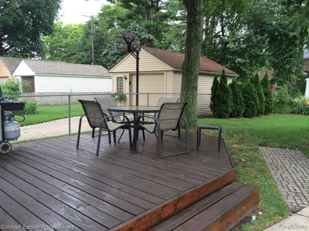 2902 Bamlet Road Royal Oak, MI 48073 - Photo 22 of 25 Decking.jpg