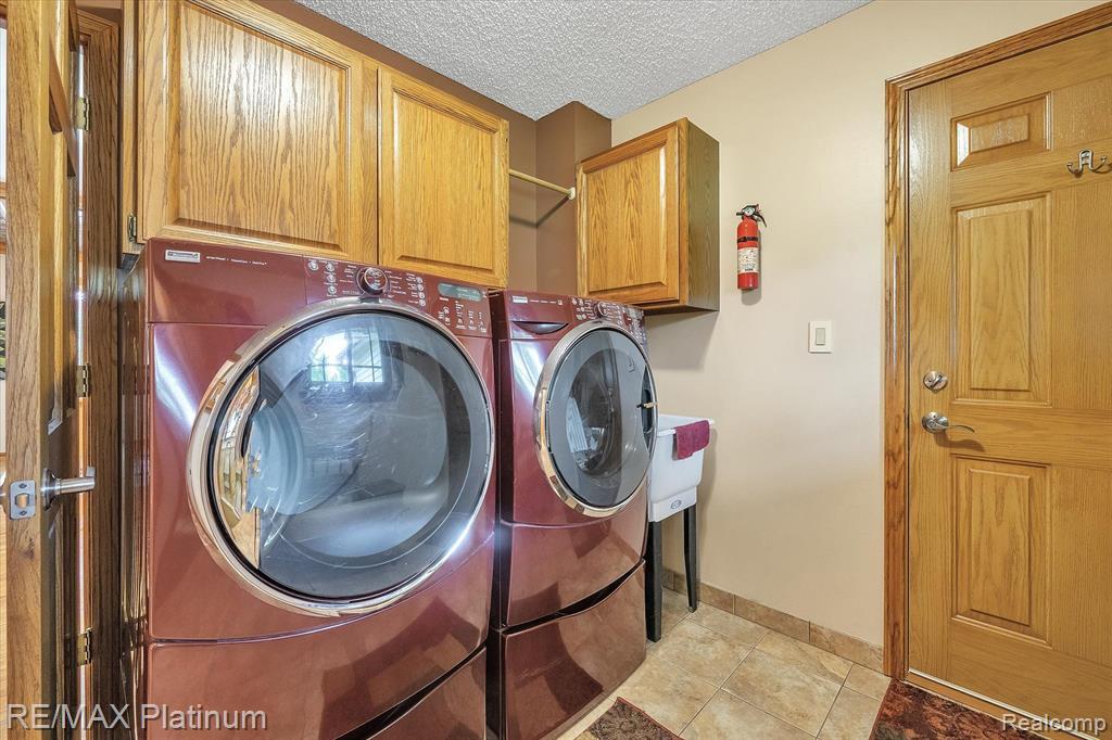 4089 West Maple Road Wixom, MI 48393 - Photo 25 of 46