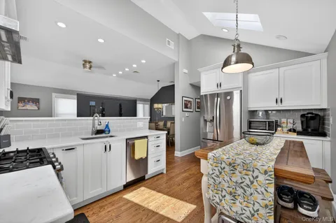 $629,000 | 105 North Hamilton Avenue, Lindenhurst, NY 11757