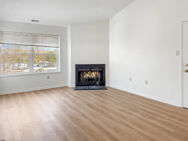$1,600 | 132 Meadow Ridge Road, Unit 132, Smithville, NJ 08205