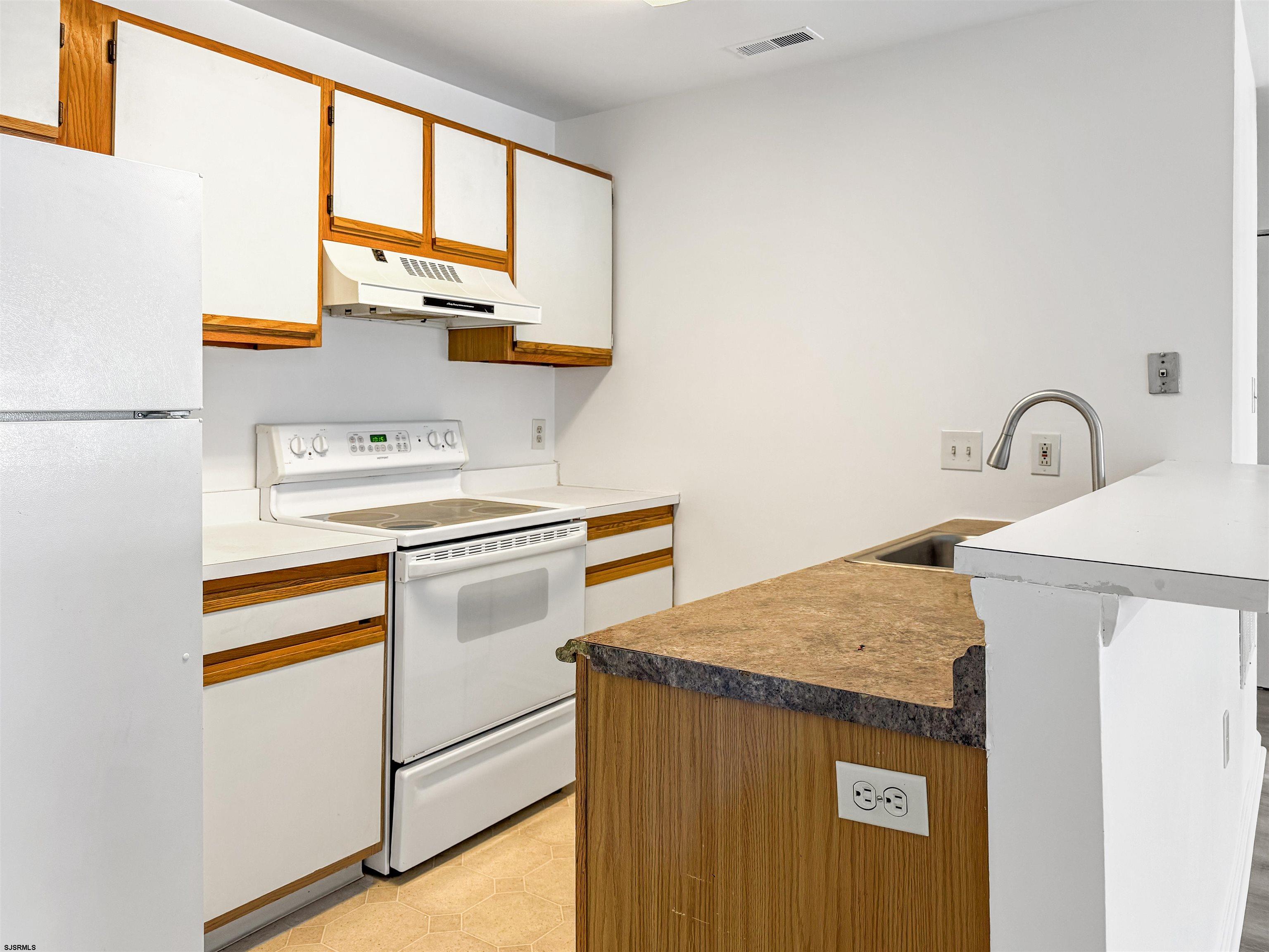 132 Meadow Ridge Road, Unit 132 Smithville, NJ 08205 - Photo 5 of 7 a utility room with dryer and washer