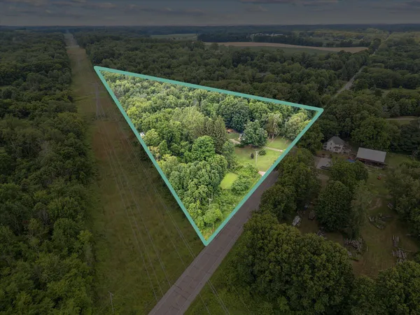 $289,900 | 842 10th Street, Plainwell, MI 49080