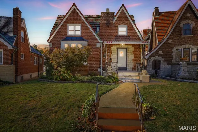 $400,000 | 5850 Neosho Street, St. Louis, MO 63109