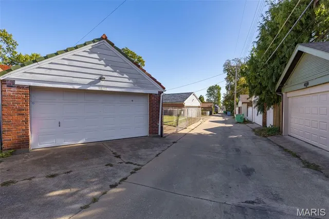 $400,000 | 5850 Neosho Street, St. Louis, MO 63109