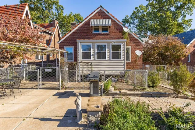 $400,000 | 5850 Neosho Street, St. Louis, MO 63109