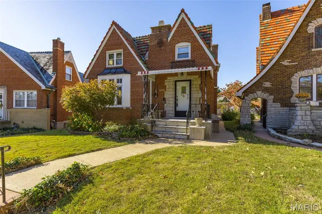 $400,000 | 5850 Neosho Street, St. Louis, MO 63109