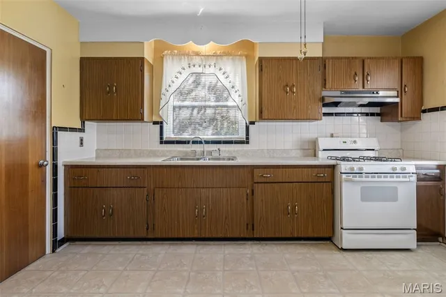 $400,000 | 5850 Neosho Street, St. Louis, MO 63109