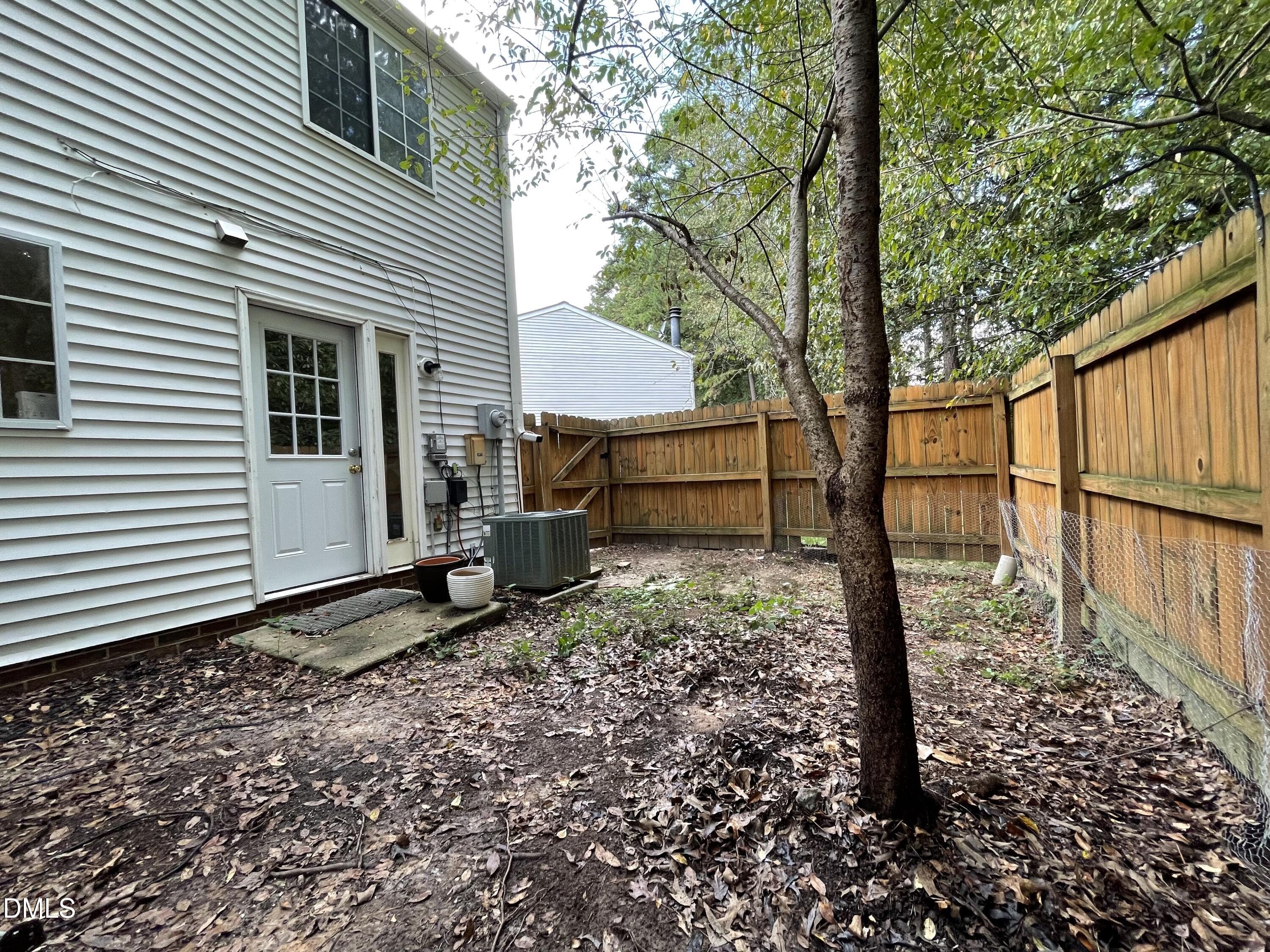 7708 Crown Crest Court Raleigh, NC 27615 - Photo 23 of 27 a backyard of a house with lots of green space